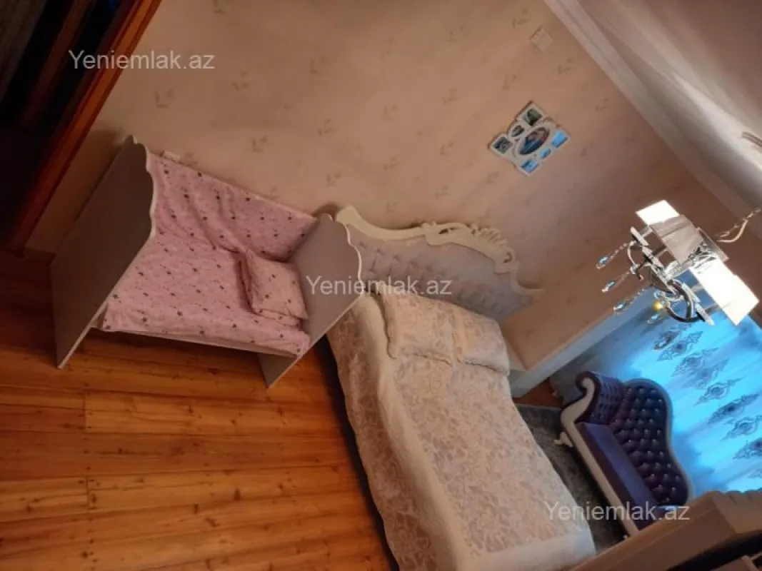 Satılır 4 otaqlı köhnə tikili 120 m²