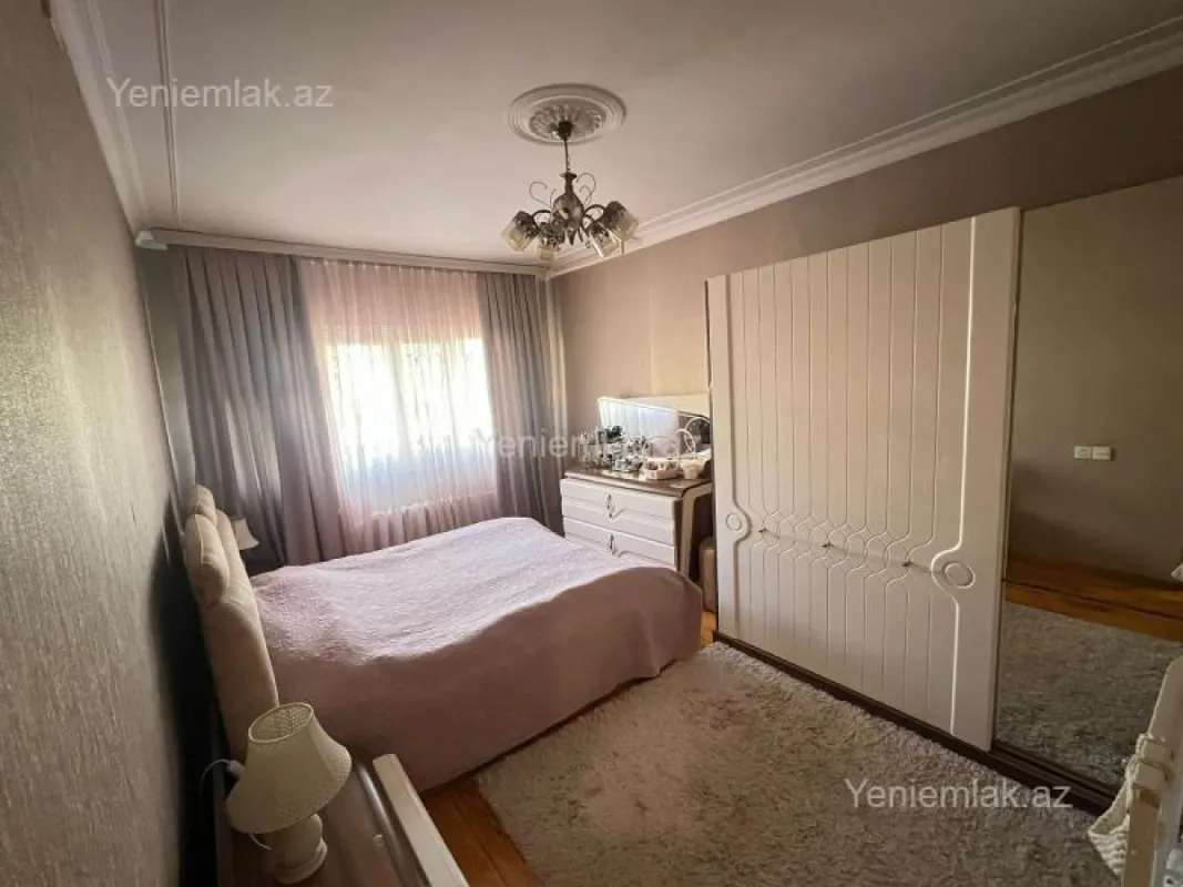 Satılır 4 otaqlı köhnə tikili 115 m²
