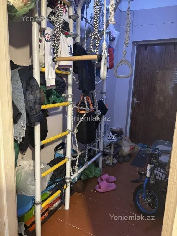 Satılır 1 otaqlı köhnə tikili 32 m²