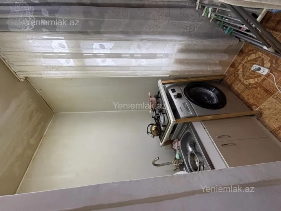 Satılır 1 otaqlı köhnə tikili 32 m²