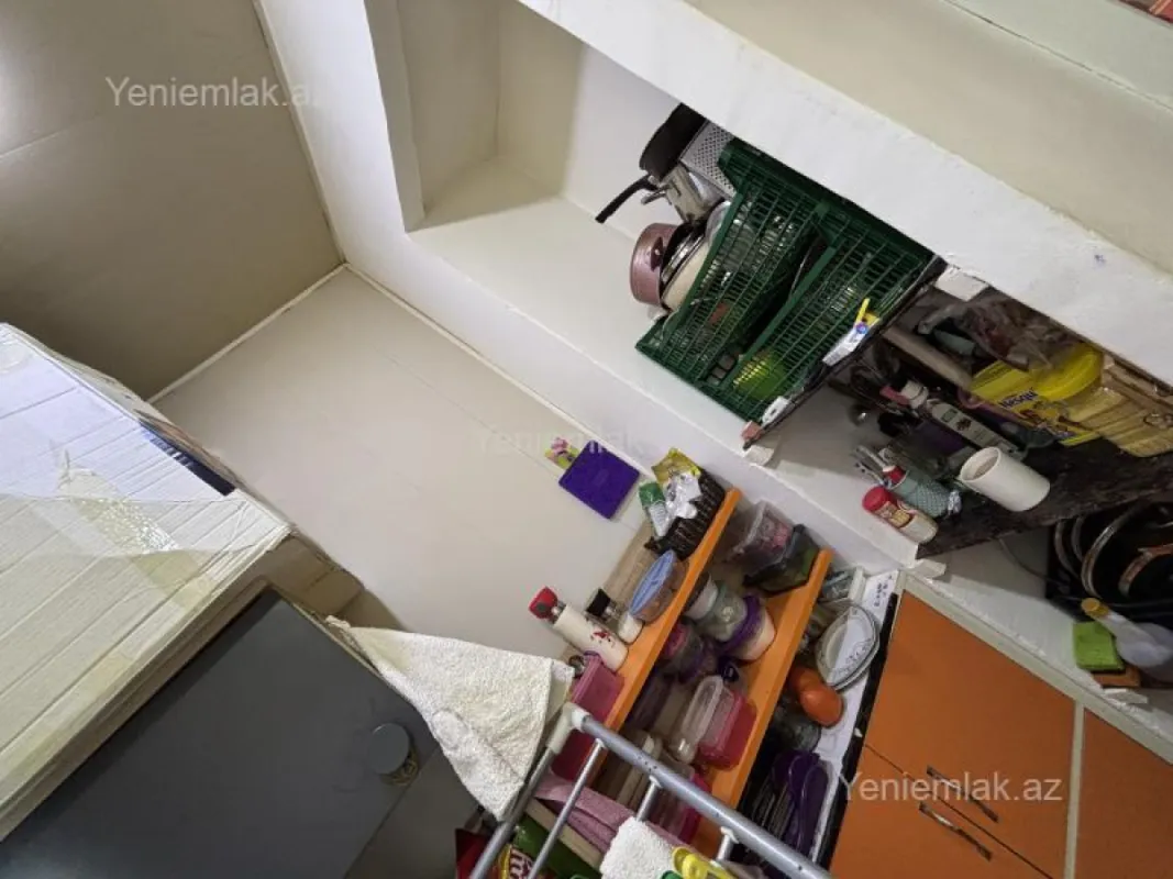 Satılır 1 otaqlı köhnə tikili 32 m²