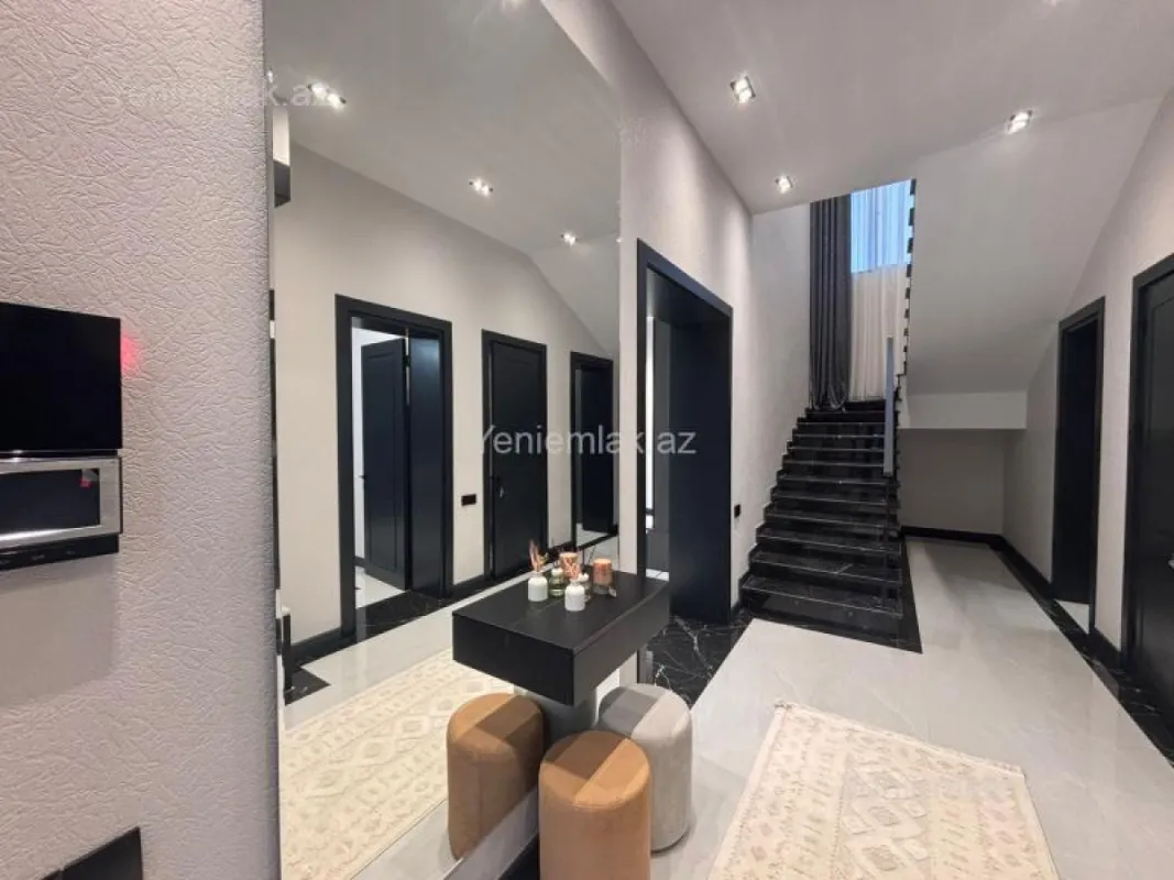 Satılır 5 otaqlı həyət evi 260 m²