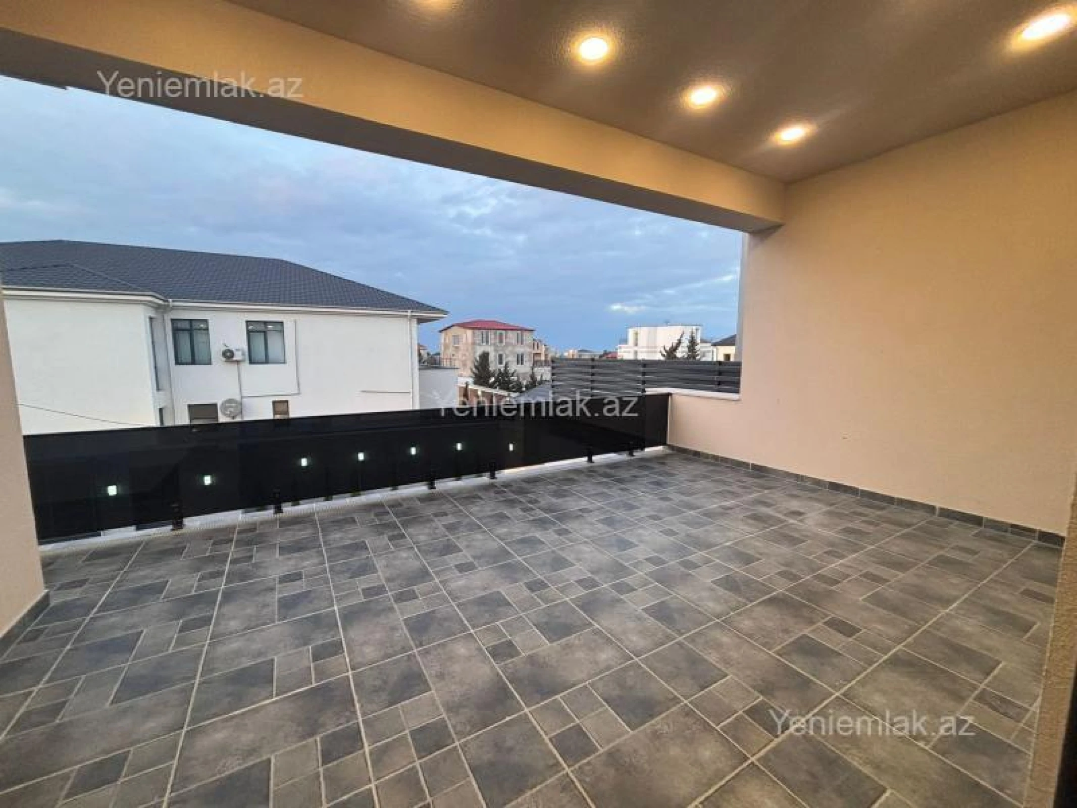 Satılır 5 otaqlı həyət evi 260 m²