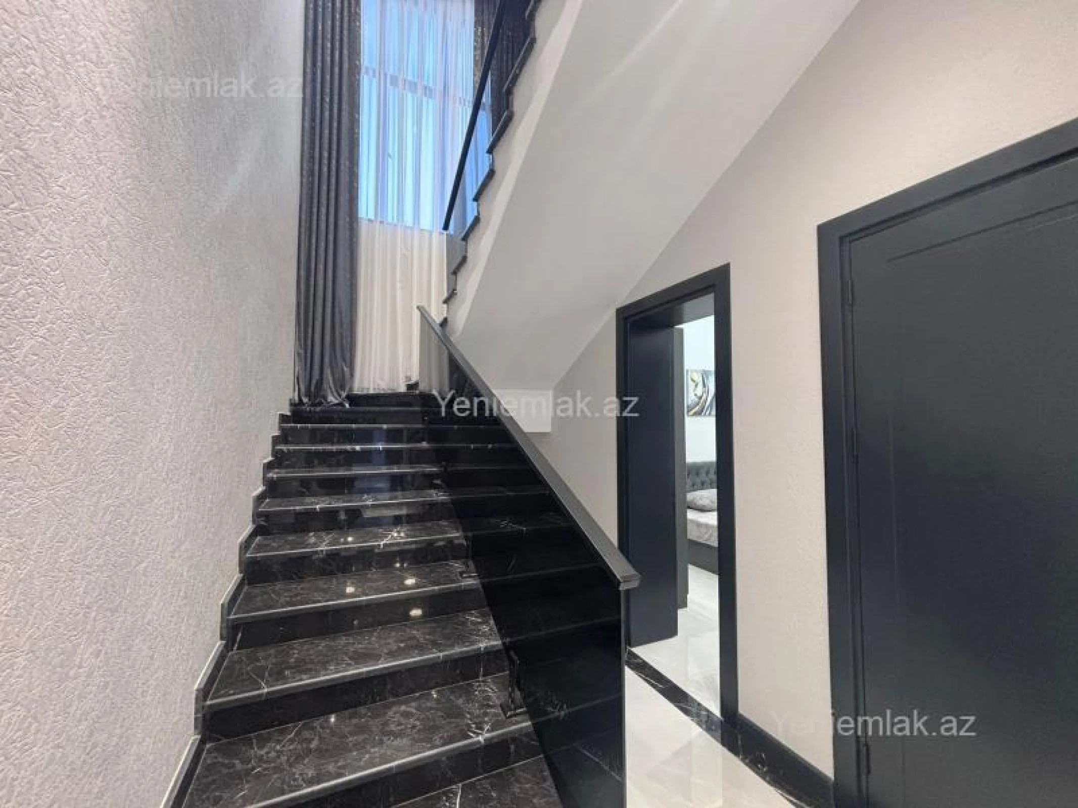Satılır 5 otaqlı həyət evi 260 m²