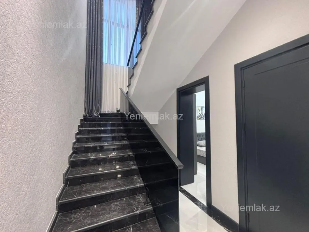 Satılır 5 otaqlı həyət evi 260 m²