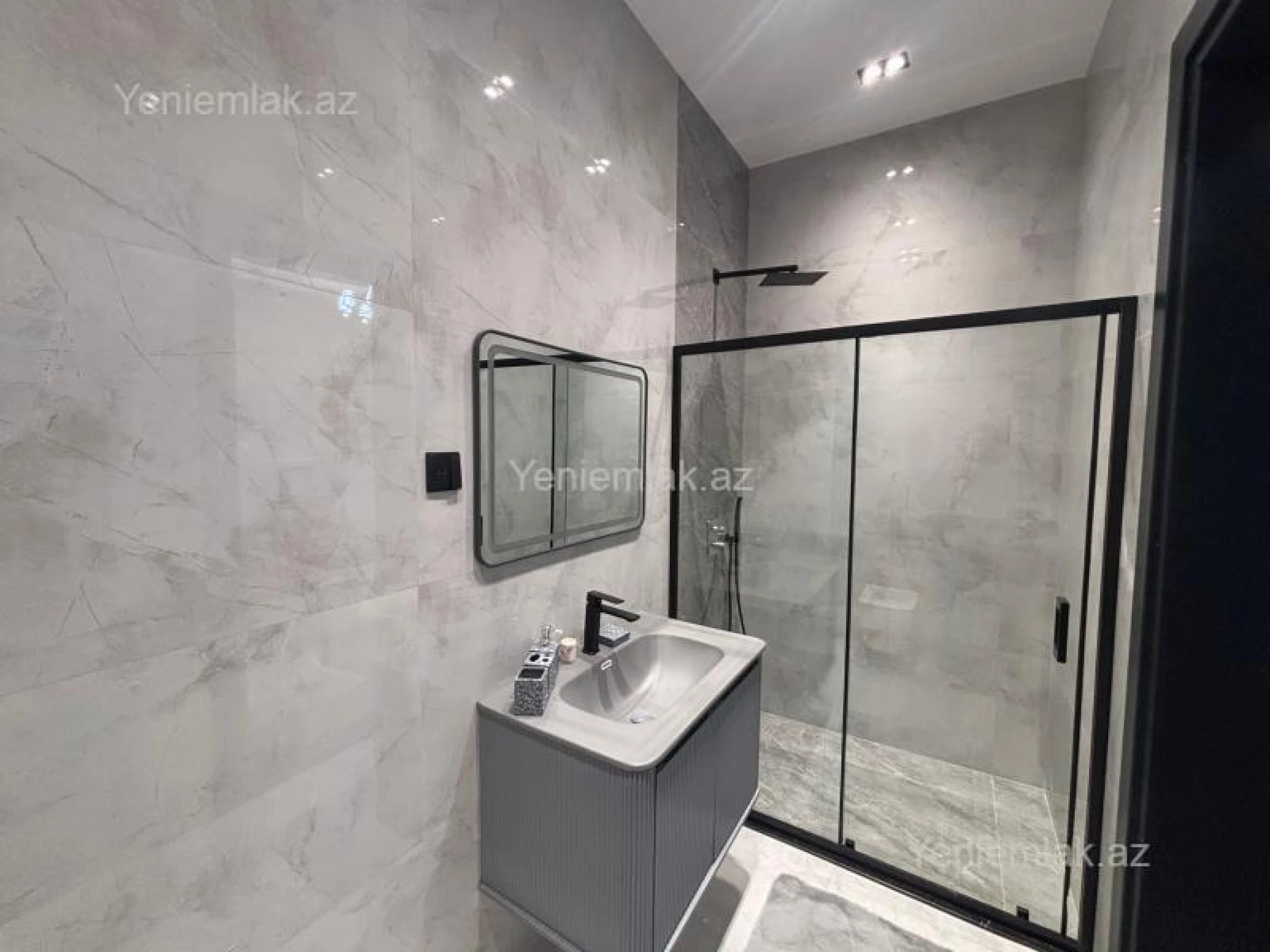 Satılır 5 otaqlı həyət evi 260 m²