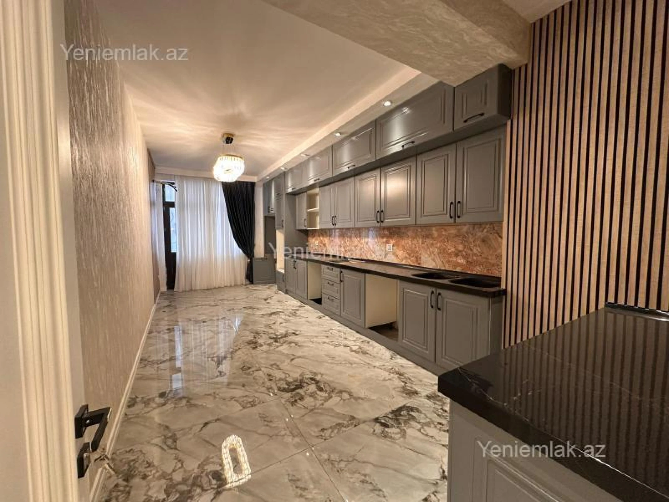 Satılır 4 otaqlı yeni tikili 215 m²