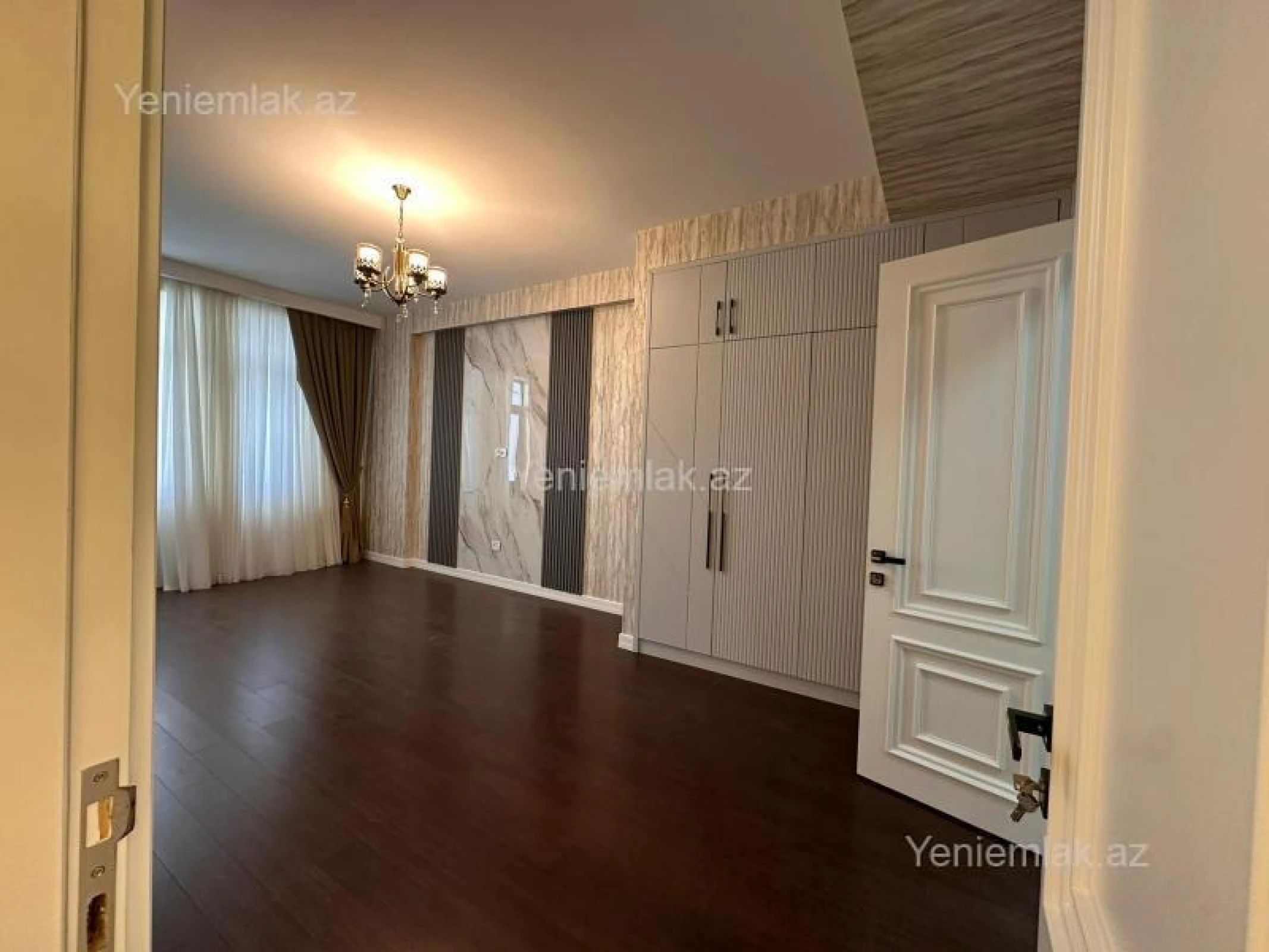 Satılır 4 otaqlı yeni tikili 215 m²