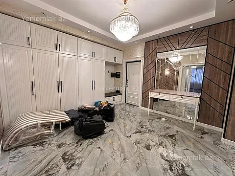 Satılır 4 otaqlı yeni tikili 215 m²