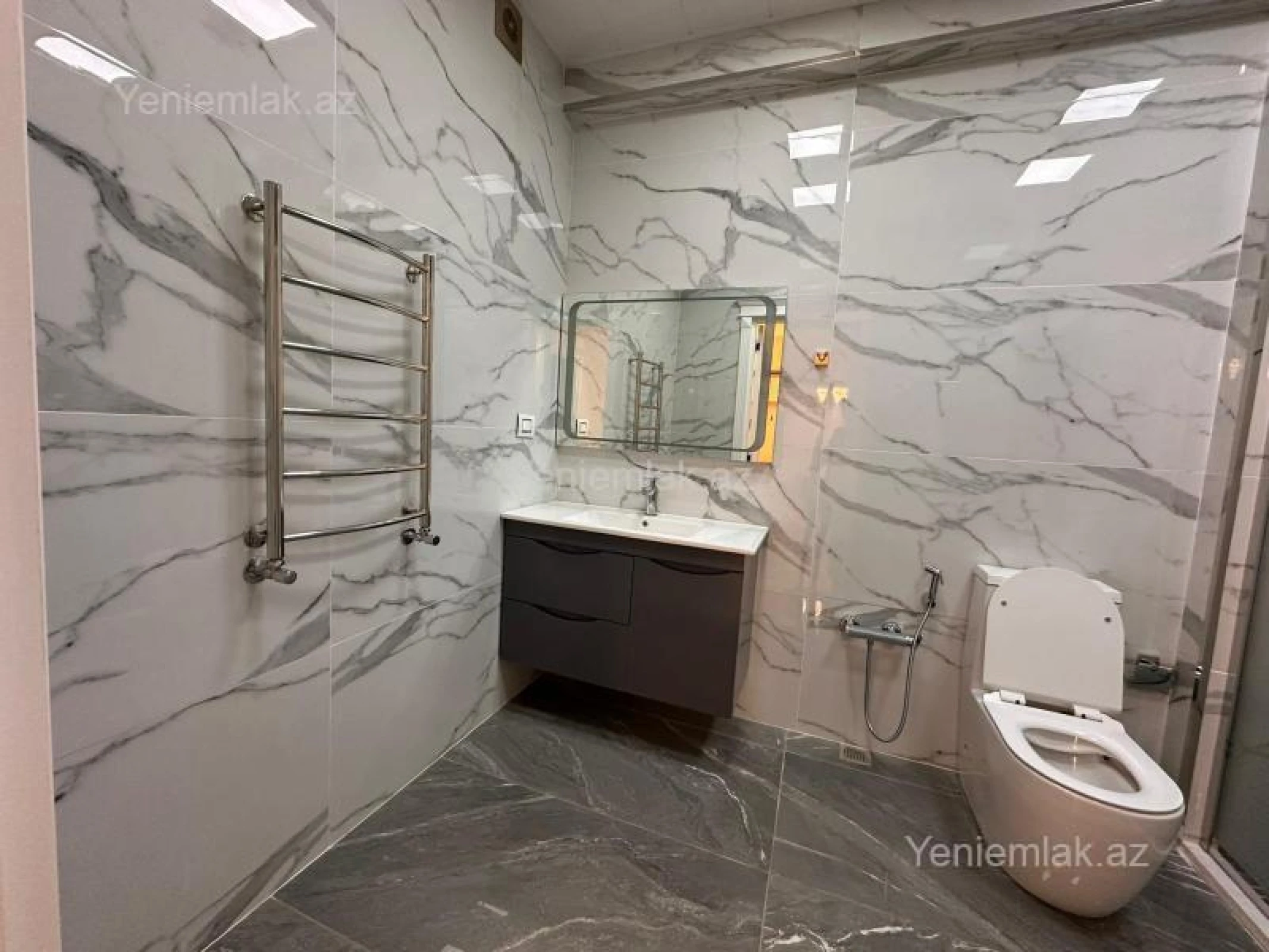 Satılır 4 otaqlı yeni tikili 215 m²