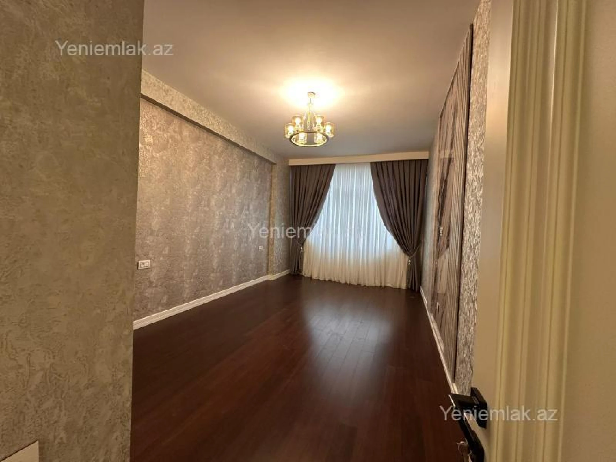 Satılır 4 otaqlı yeni tikili 215 m²