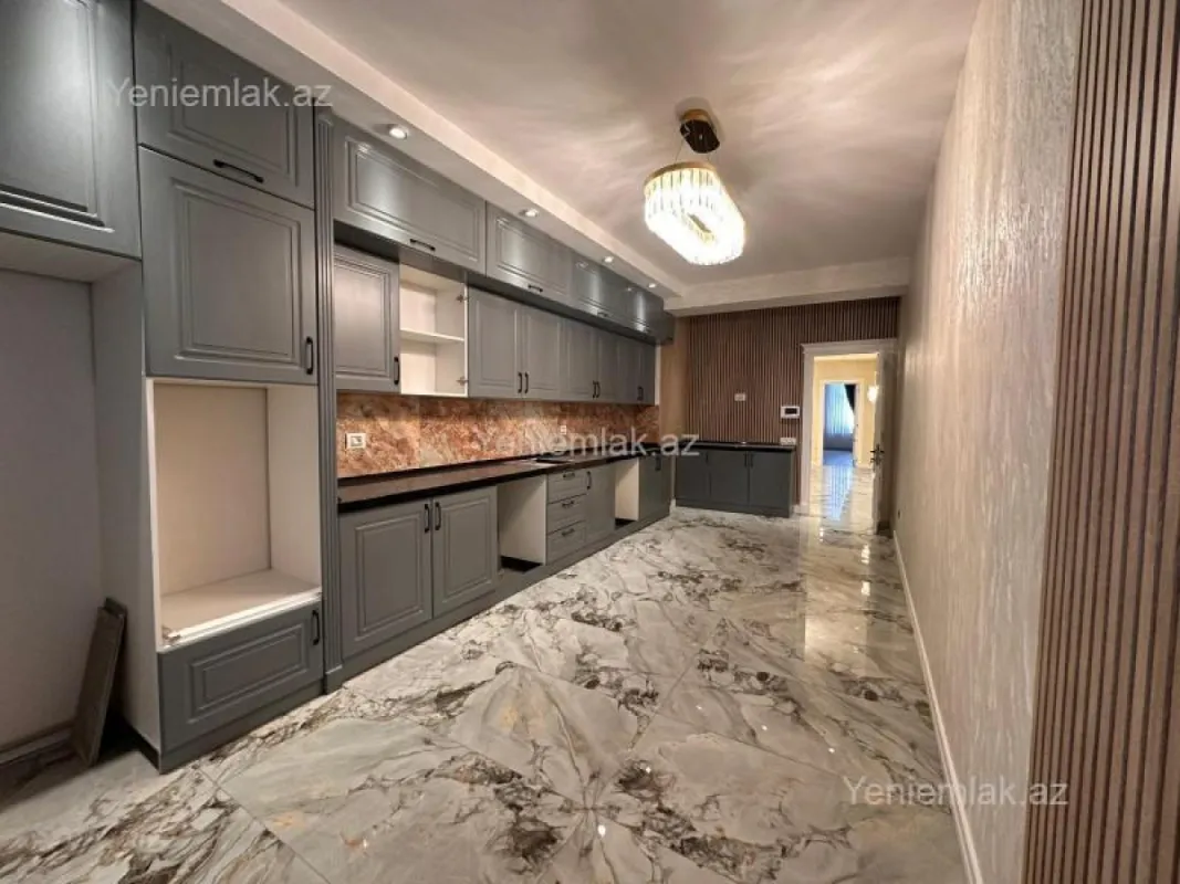 Satılır 4 otaqlı yeni tikili 215 m²