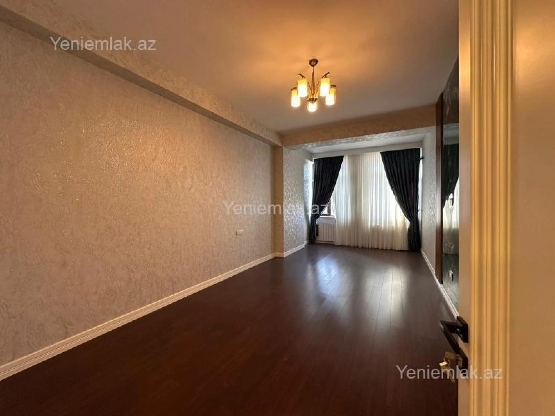 Satılır 4 otaqlı yeni tikili 215 m²