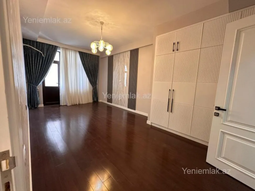 Satılır 4 otaqlı yeni tikili 215 m²