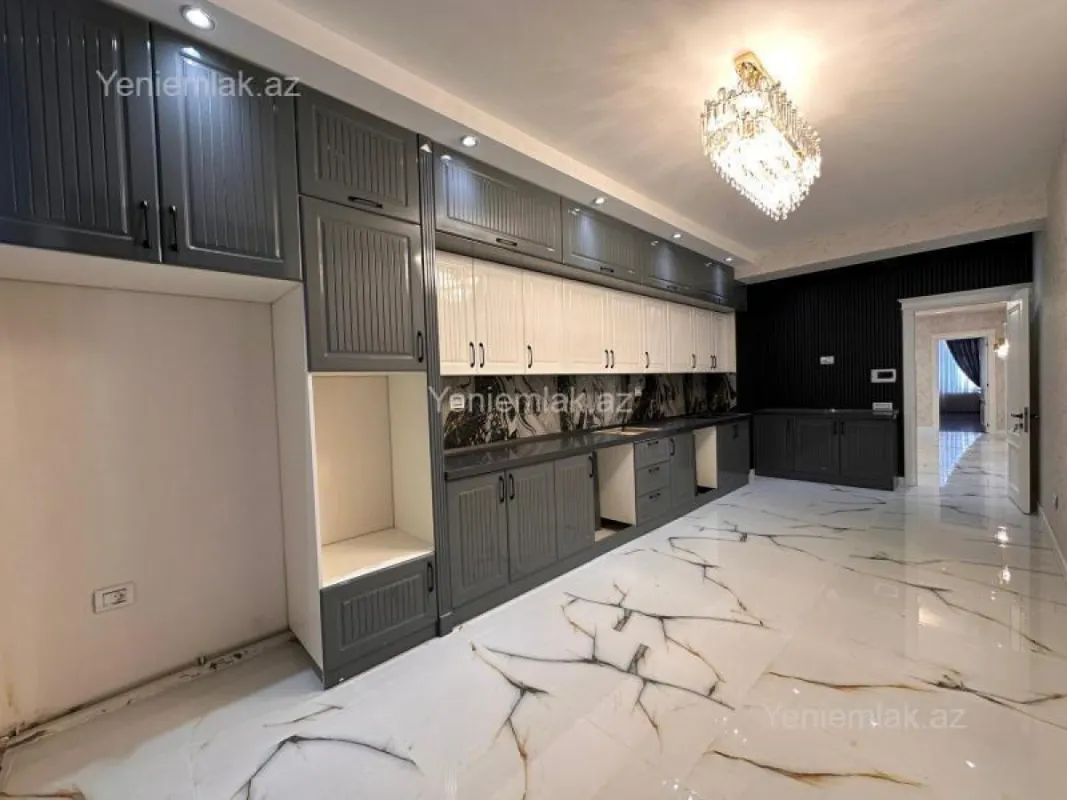 Satılır 4 otaqlı yeni tikili 215 m²