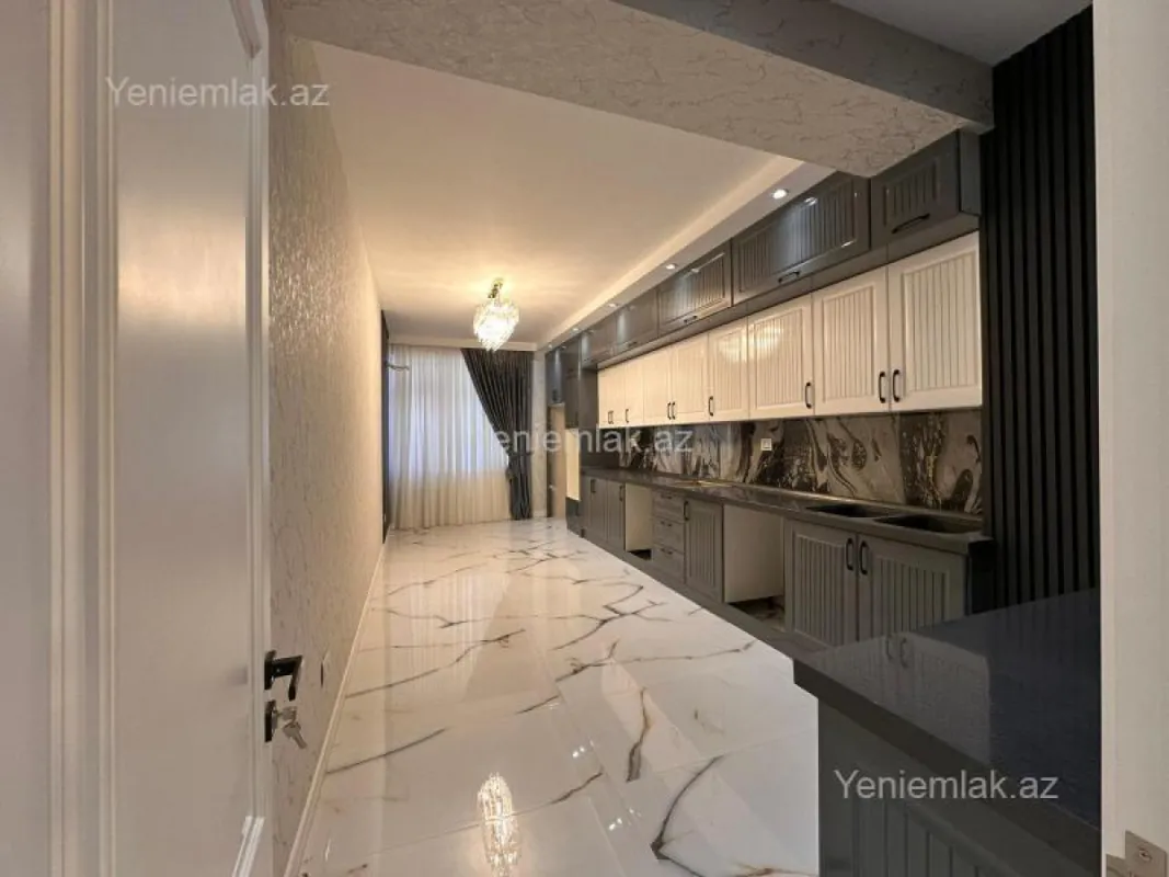 Satılır 4 otaqlı yeni tikili 215 m²