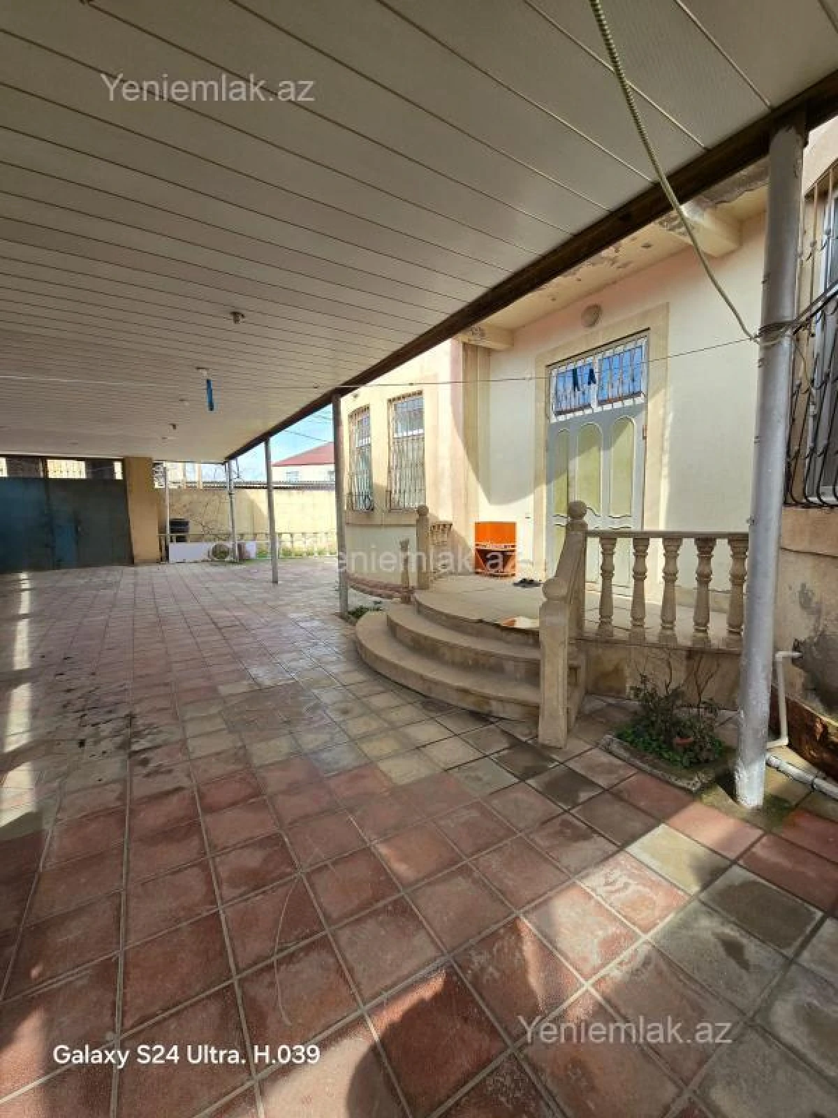 Satılır 6 otaqlı həyət evi 240 m²