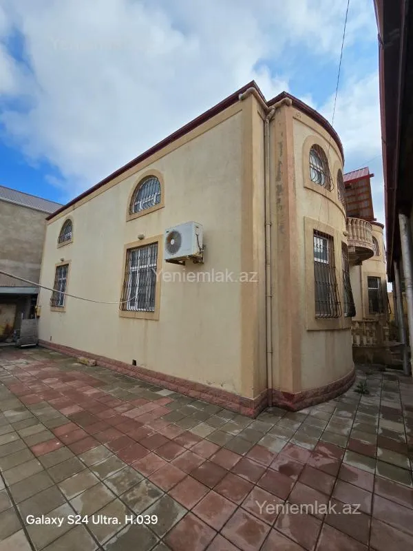 Satılır 6 otaqlı həyət evi 240 m²