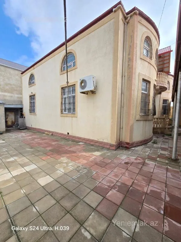 Satılır 6 otaqlı həyət evi 240 m²