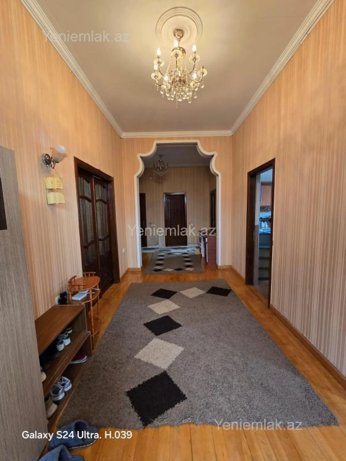 Satılır 6 otaqlı həyət evi 240 m²