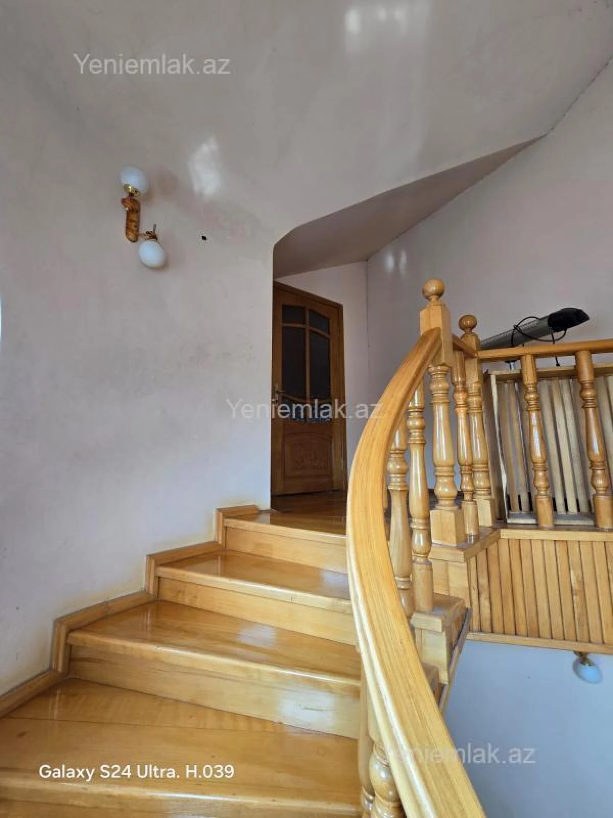 Satılır 6 otaqlı həyət evi 240 m²