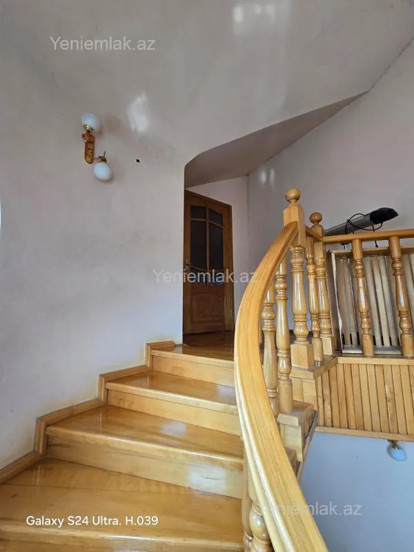 Satılır 6 otaqlı həyət evi 240 m²