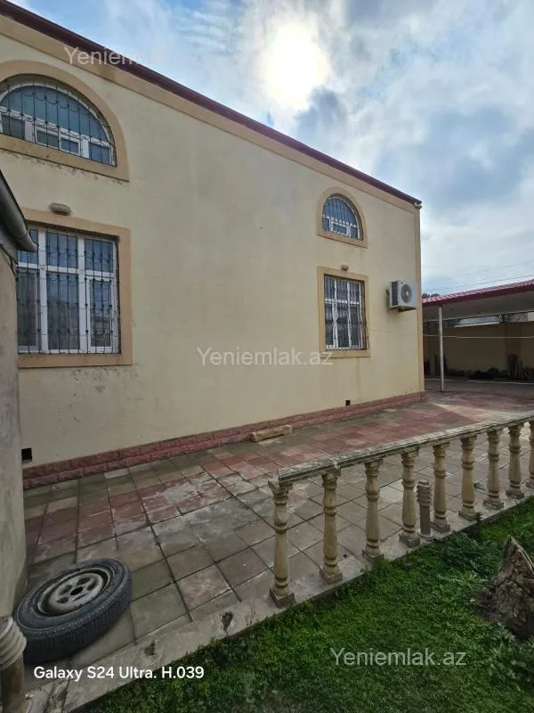 Satılır 6 otaqlı həyət evi 240 m²