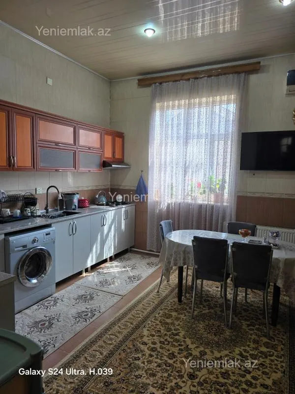 Satılır 6 otaqlı həyət evi 240 m²