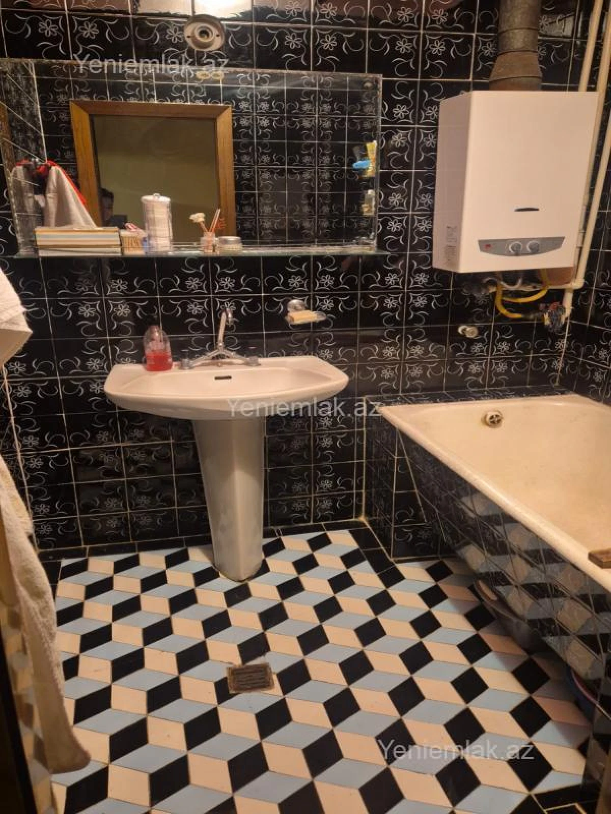 Satılır 3 otaqlı köhnə tikili 81 m²