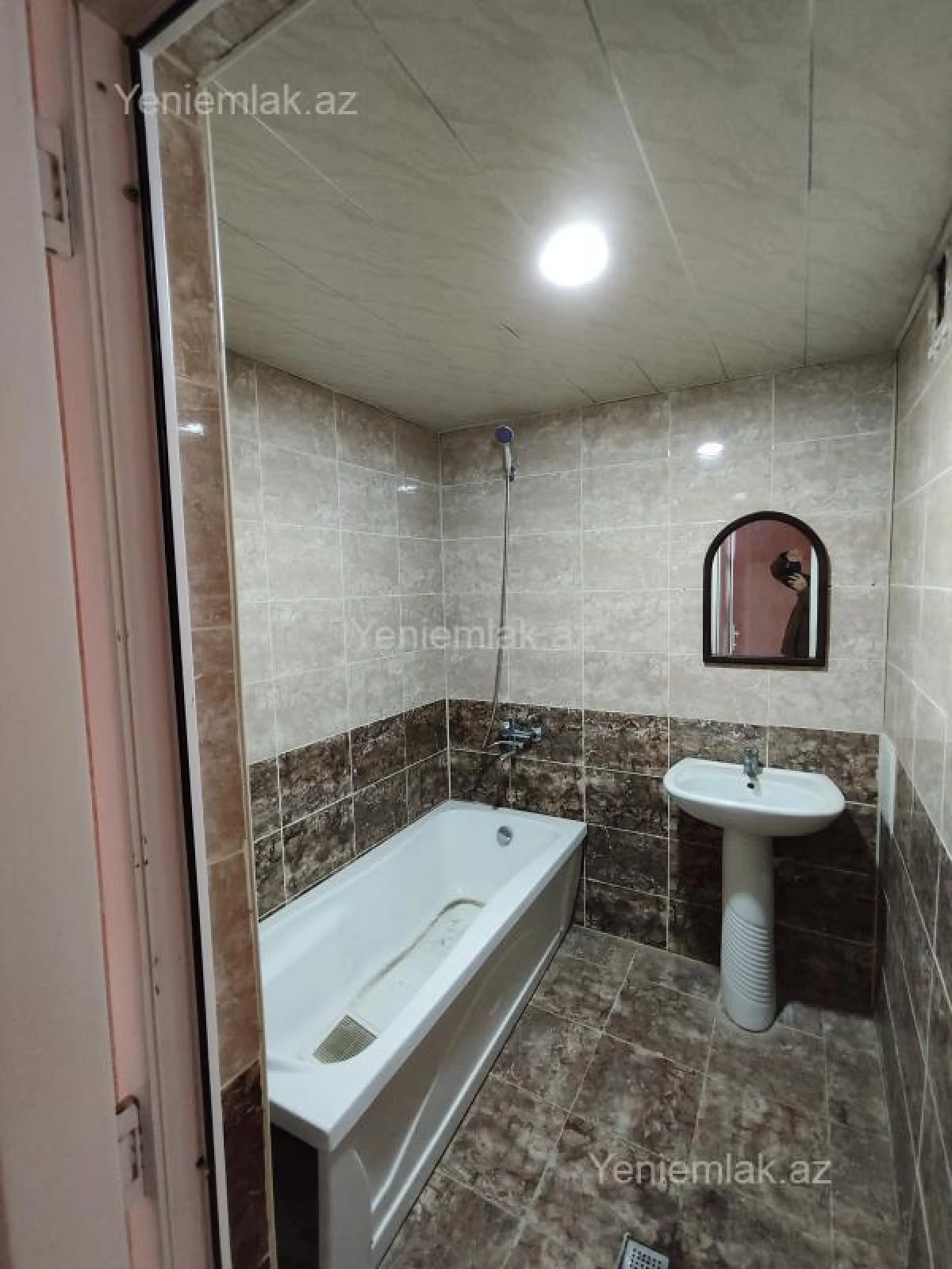 Satılır 3 otaqlı yeni tikili 100 m²