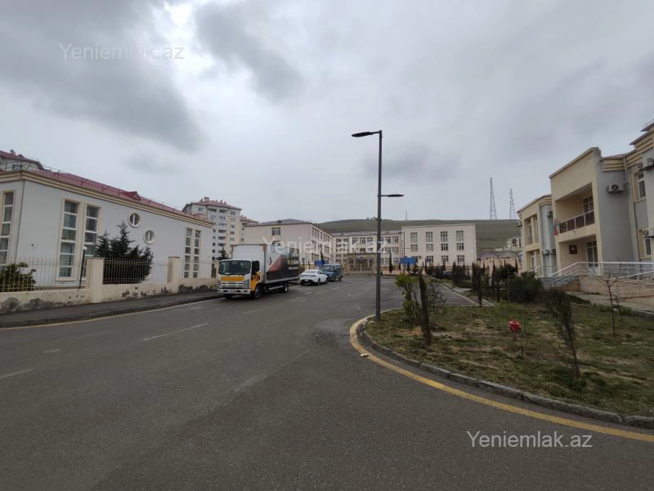 Satılır 3 otaqlı yeni tikili 100 m²