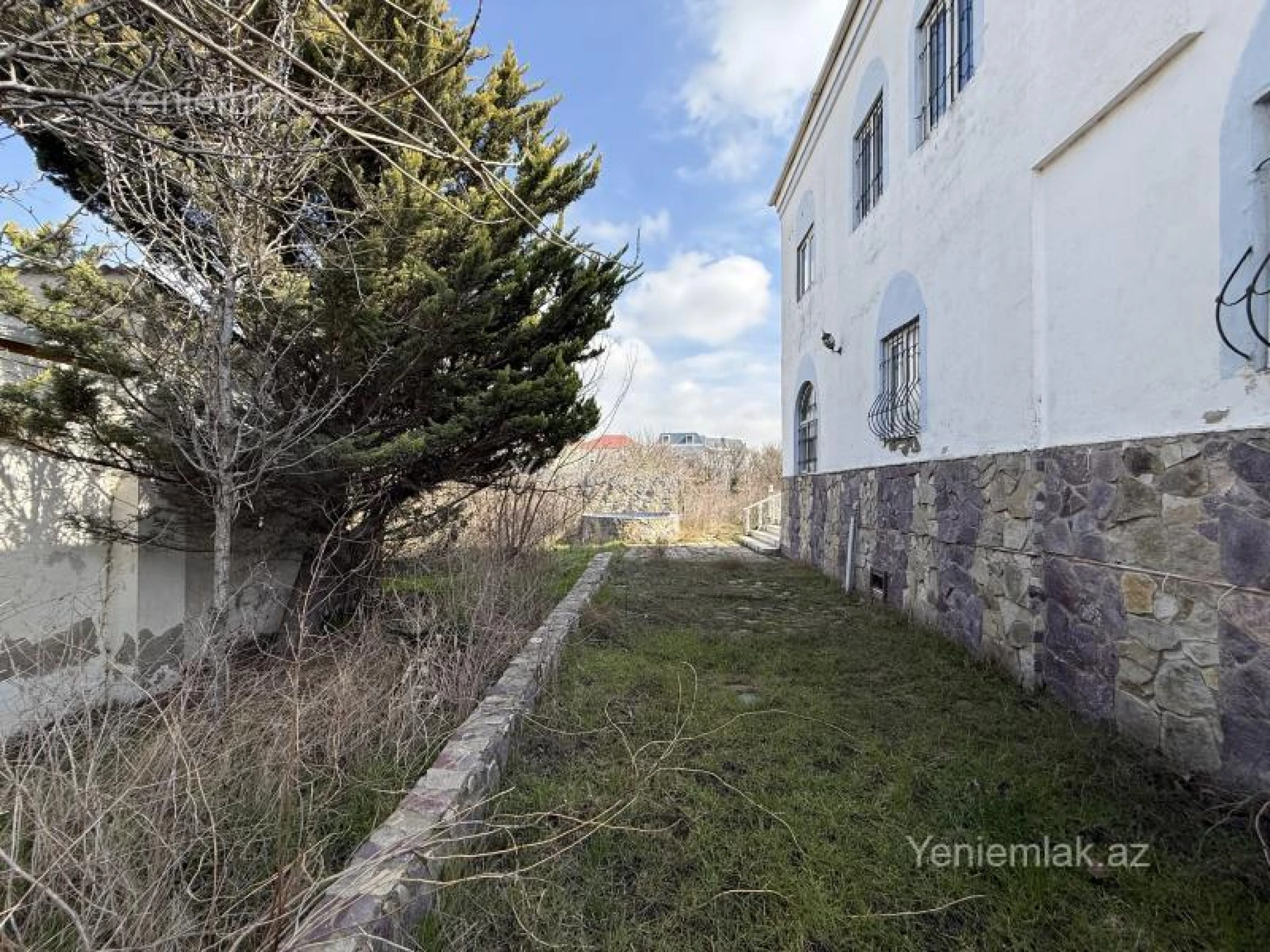 Satılır 5 otaqlı həyət evi 250 m²