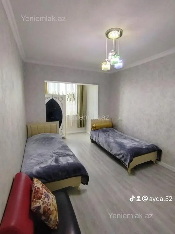 Satılır 4 otaqlı köhnə tikili 100 m²