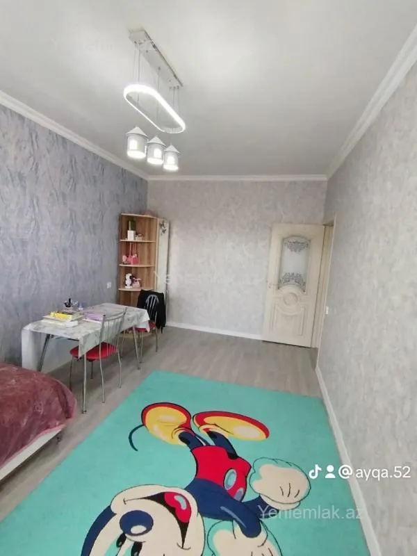 Satılır 4 otaqlı köhnə tikili 100 m²