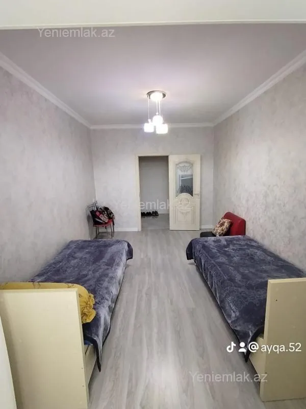 Satılır 4 otaqlı köhnə tikili 100 m²