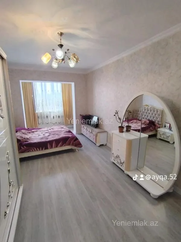 Satılır 4 otaqlı köhnə tikili 100 m²