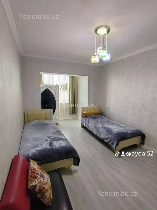 Satılır 4 otaqlı köhnə tikili 100 m²