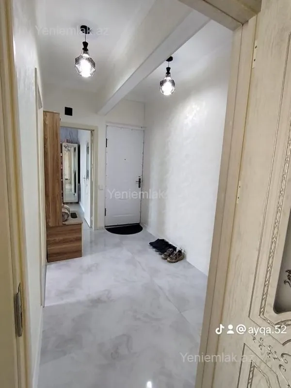 Satılır 4 otaqlı köhnə tikili 100 m²