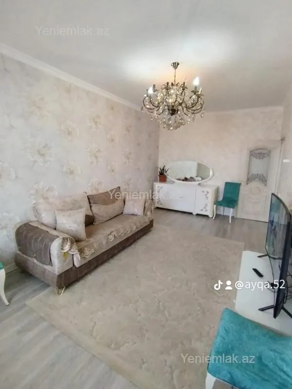 Satılır 4 otaqlı köhnə tikili 100 m²