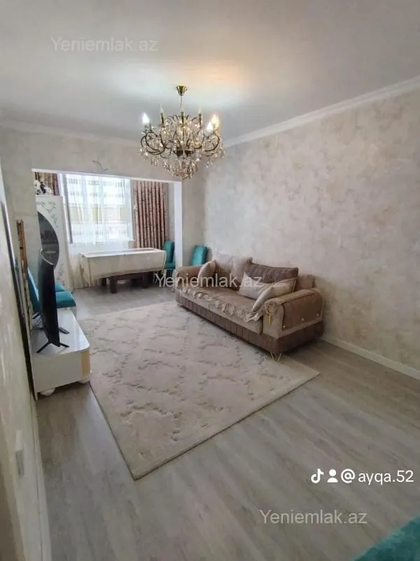 Satılır 4 otaqlı köhnə tikili 100 m²