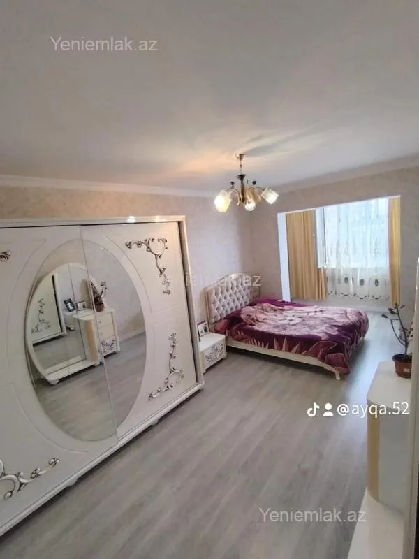 Satılır 4 otaqlı köhnə tikili 100 m²