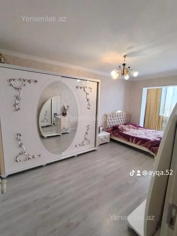 Satılır 4 otaqlı köhnə tikili 100 m²