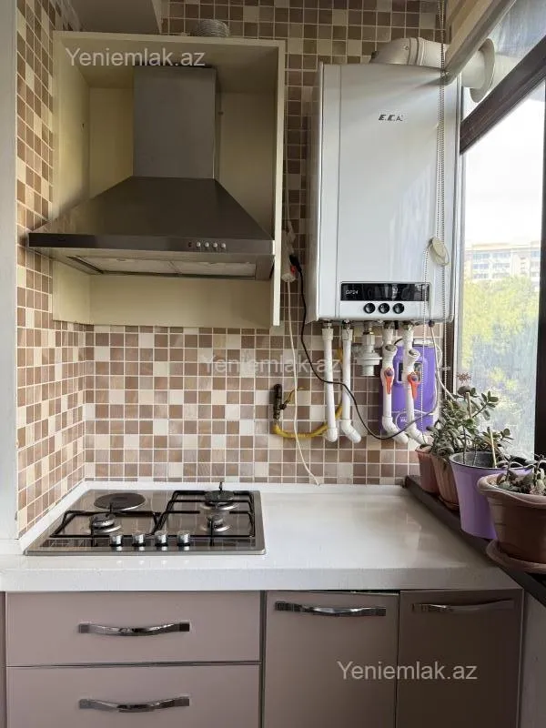 Satılır 3 otaqlı köhnə tikili 80 m²