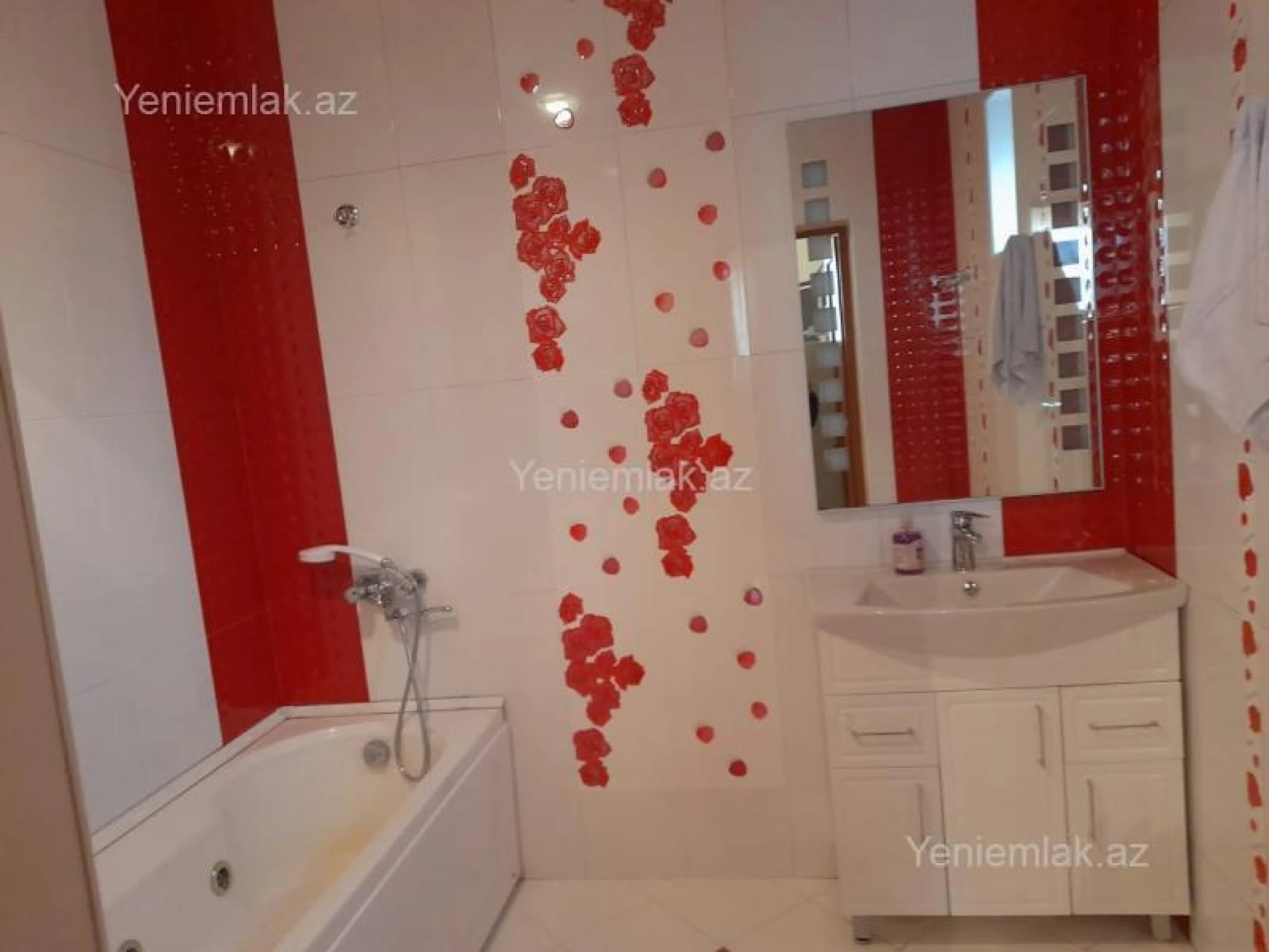 Satılır 4 otaqlı həyət evi 140 m²