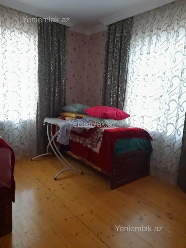 Satılır 4 otaqlı həyət evi 140 m²