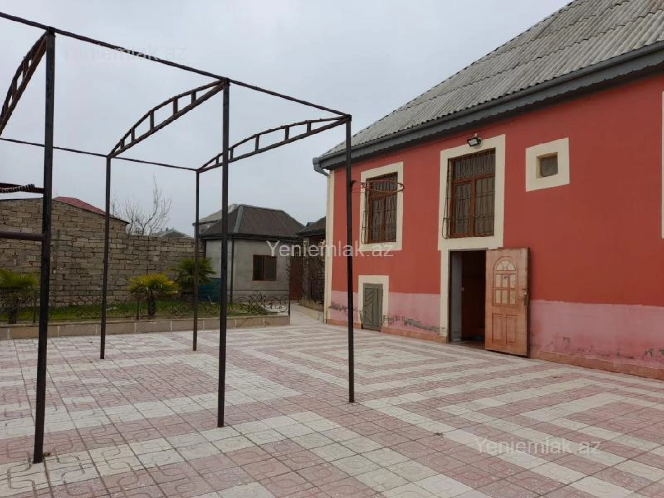 Satılır 4 otaqlı həyət evi 140 m²