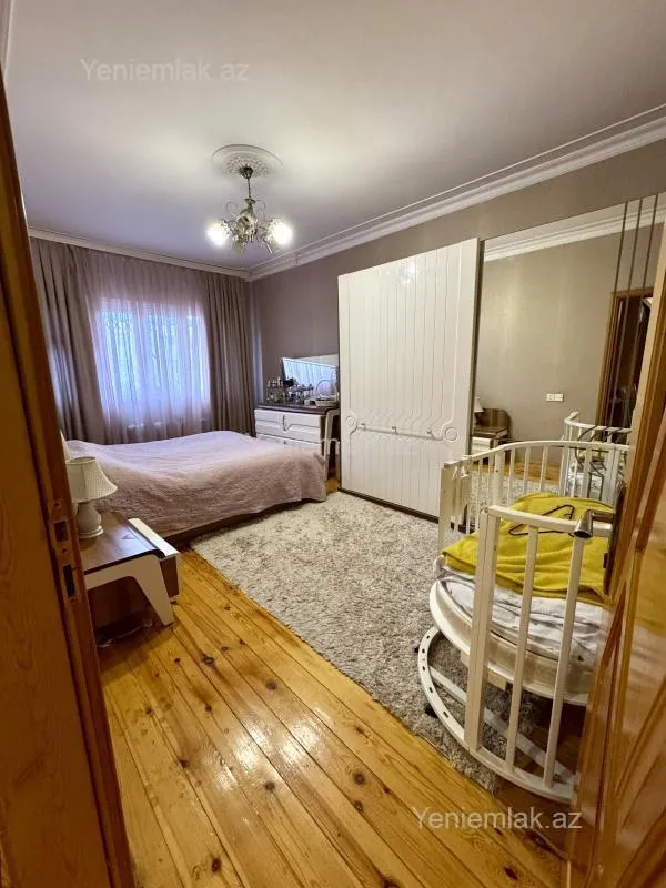 Satılır 4 otaqlı köhnə tikili 110 m²