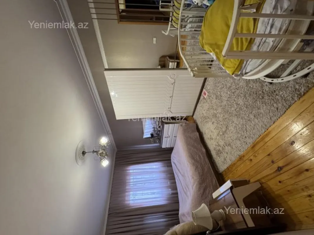 Satılır 4 otaqlı köhnə tikili 110 m²