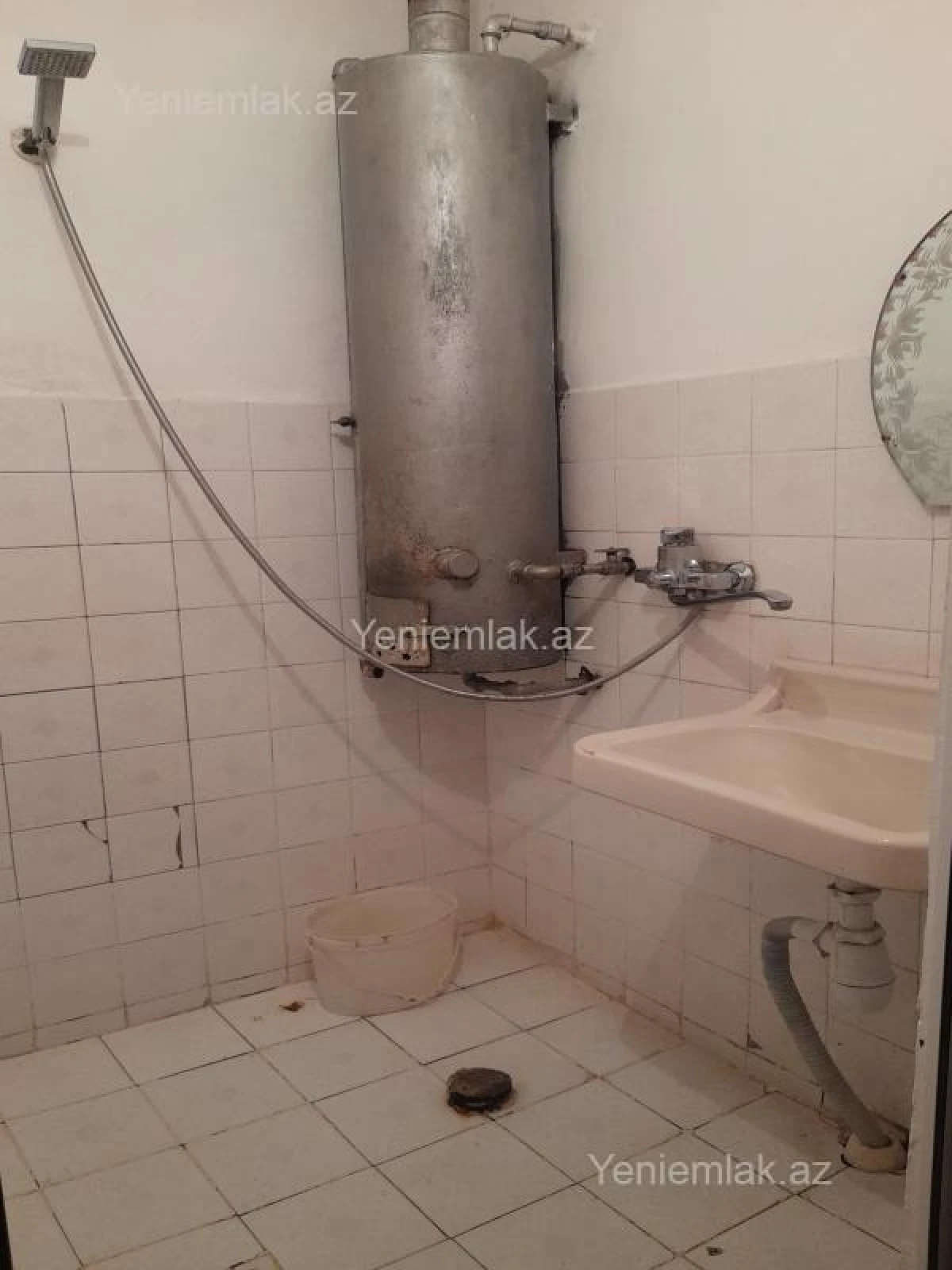 Satılır 4 otaqlı köhnə tikili 90 m²