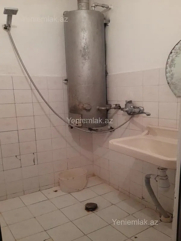 Satılır 4 otaqlı köhnə tikili 90 m²